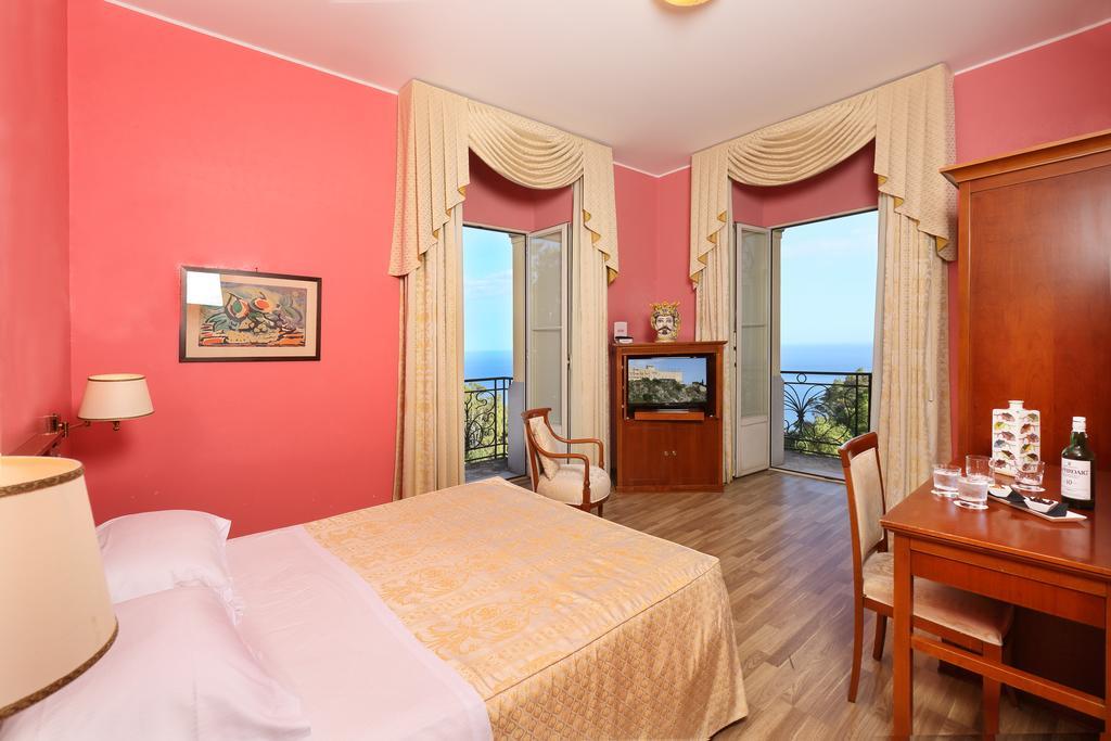 Excelsior Palace Hotel 4*